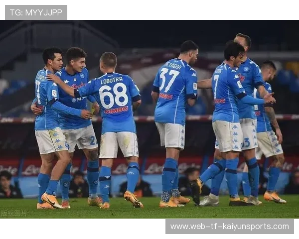 意大利再遭绝平，全队跪地——激情与遗憾交织的足球之夜