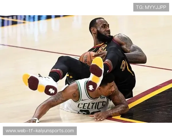 天王归来！詹姆斯季后赛大爆发全场燃爆！，詹姆斯季后赛2021